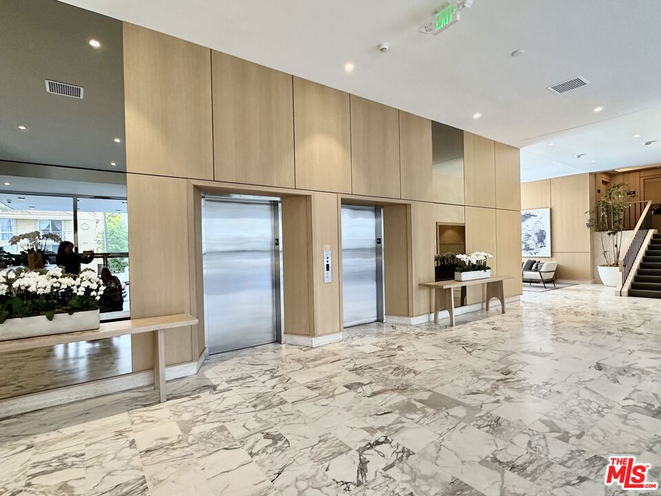 999 N Doheny Drive 612 Property Photo 16