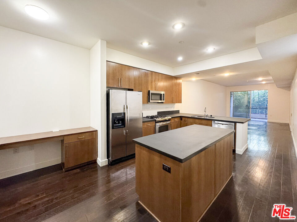 6001 Carlton Way 205 Property Photo 2