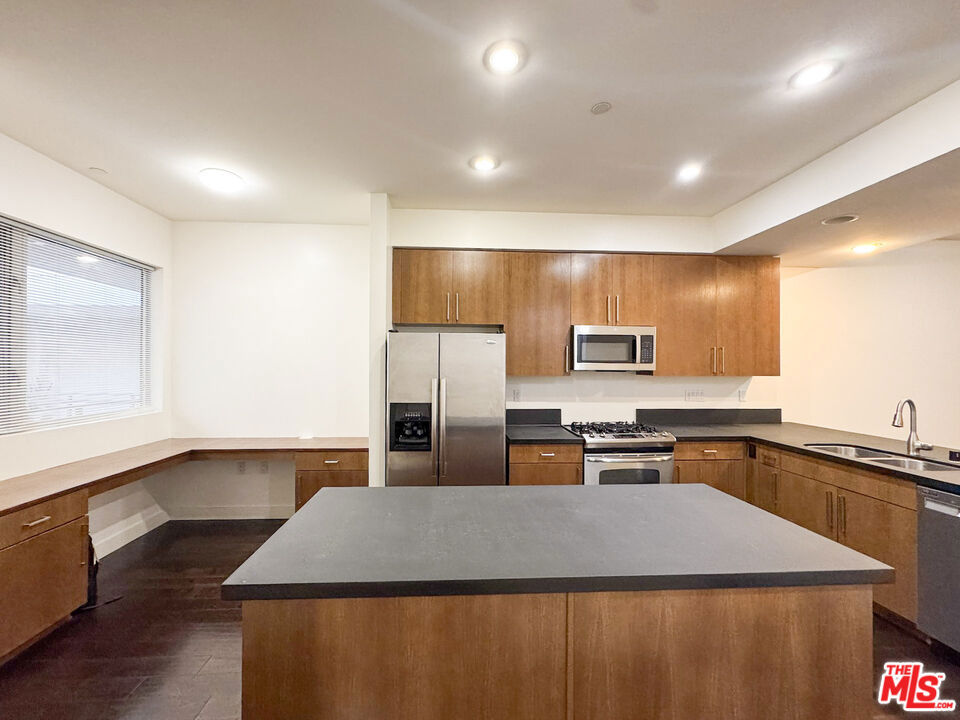 6001 Carlton Way 205 Property Photo 6