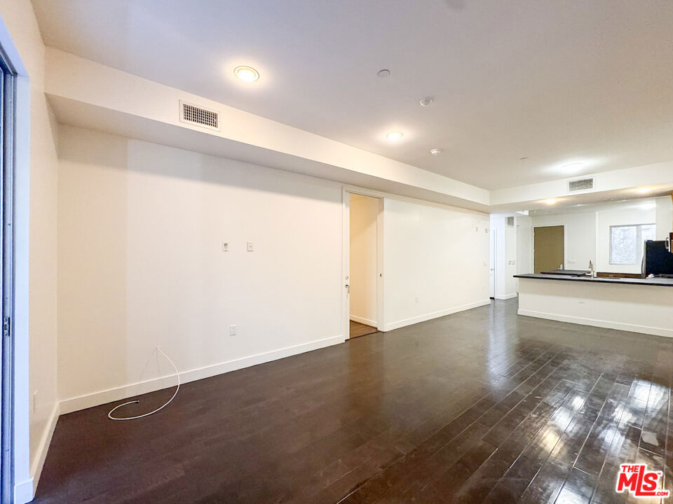 6001 Carlton Way 205 Property Photo 13