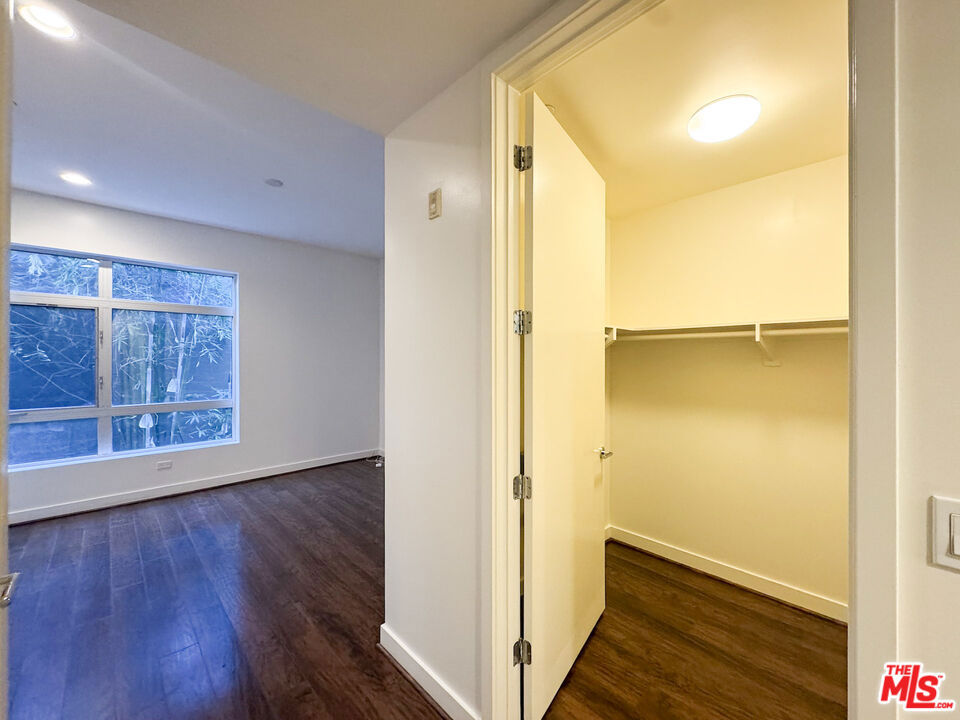 6001 Carlton Way 205 Property Photo 14
