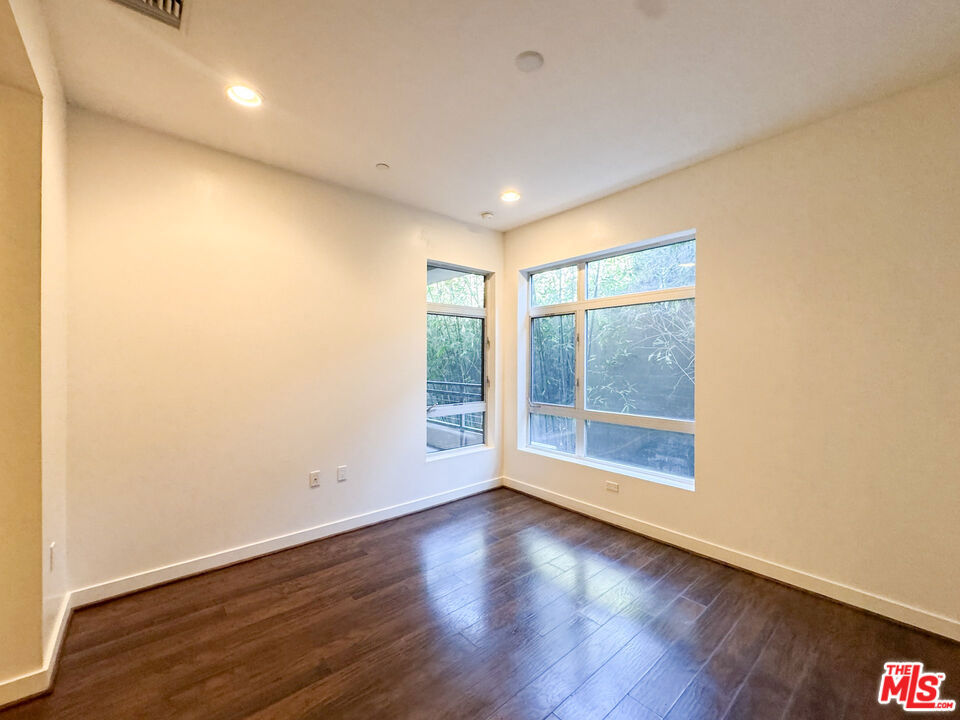 6001 Carlton Way 205 Property Photo 16