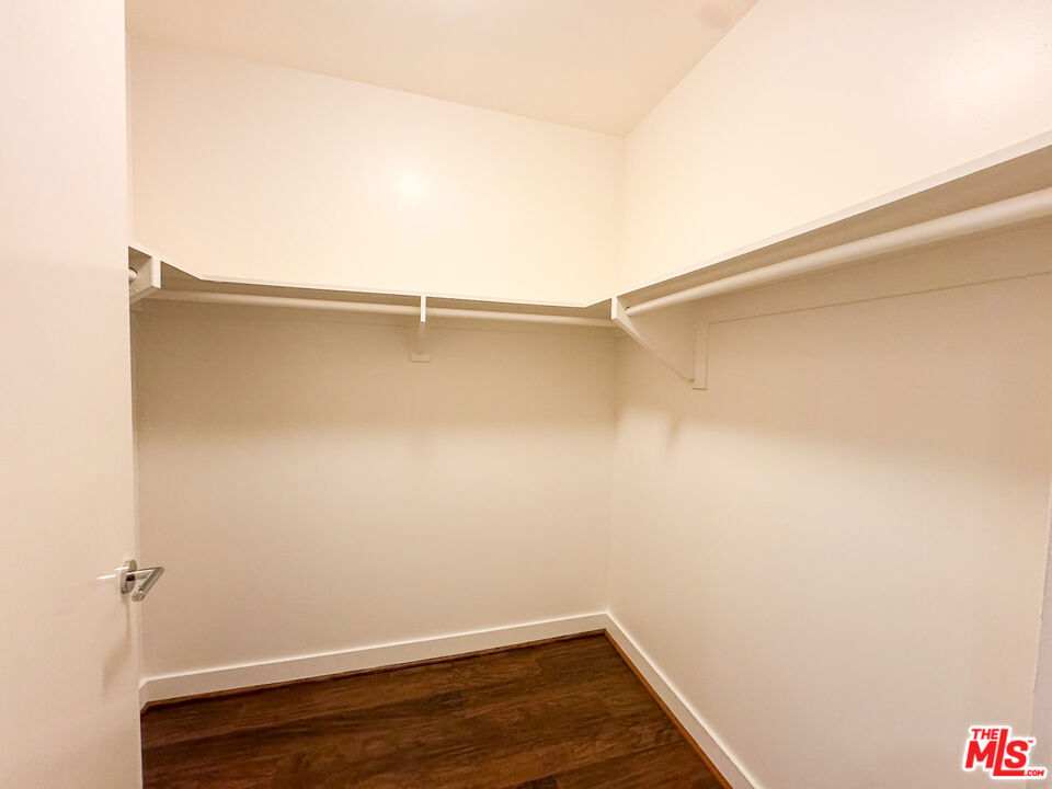 6001 Carlton Way 205 Property Photo 17