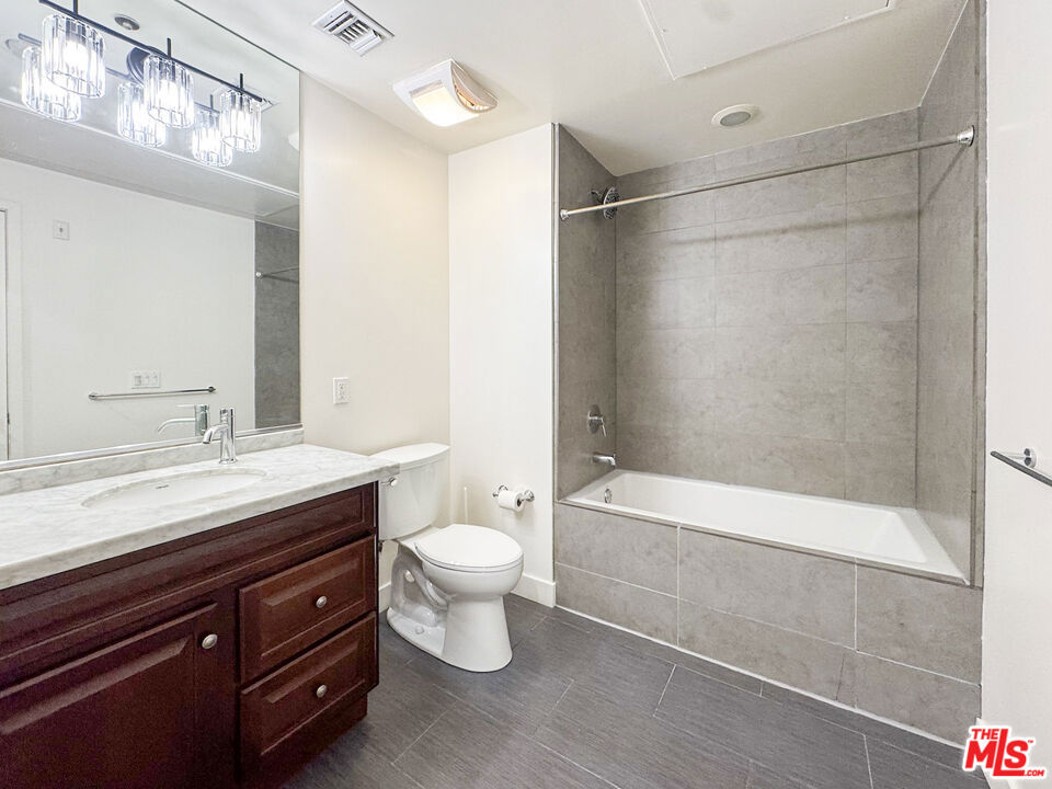 6001 Carlton Way 205 Property Photo 24