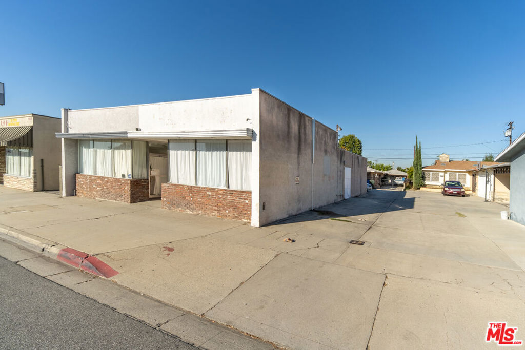 1015 S San Gabriel Boulevard Property Photo 3