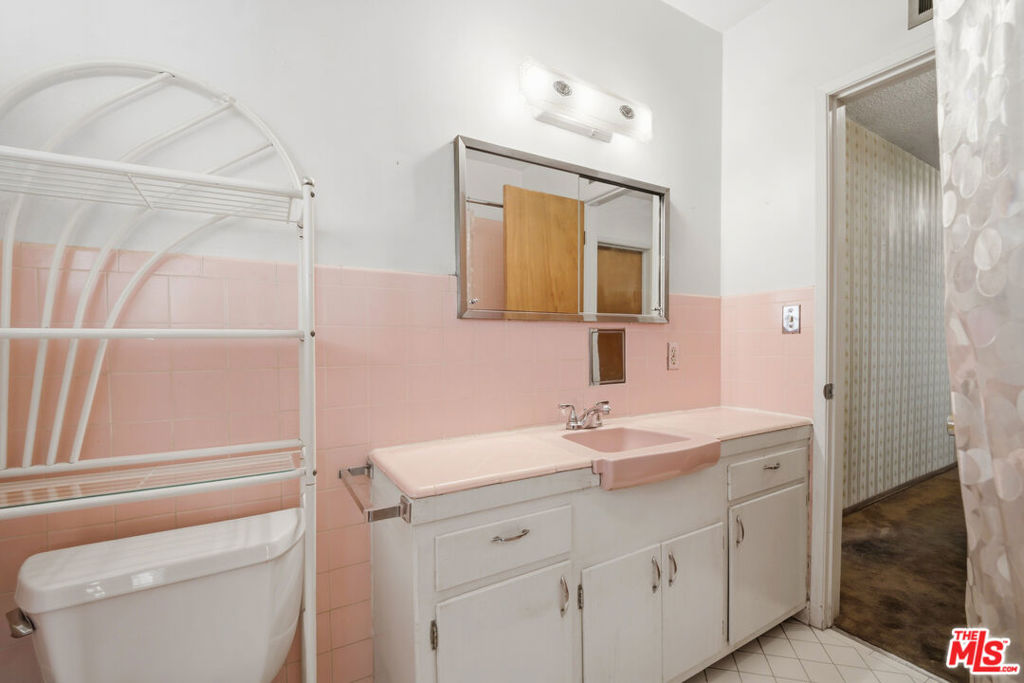 1015 S San Gabriel Boulevard Property Photo 32