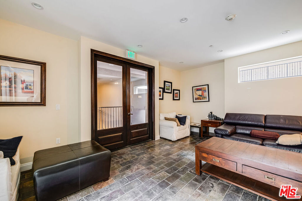 11218 Camarillo Street 406 Property Photo 40
