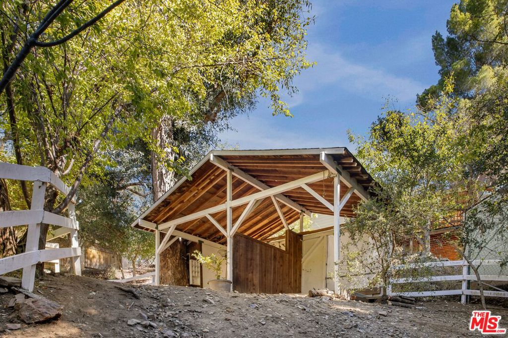 21658 Encina Road Property Photo 38