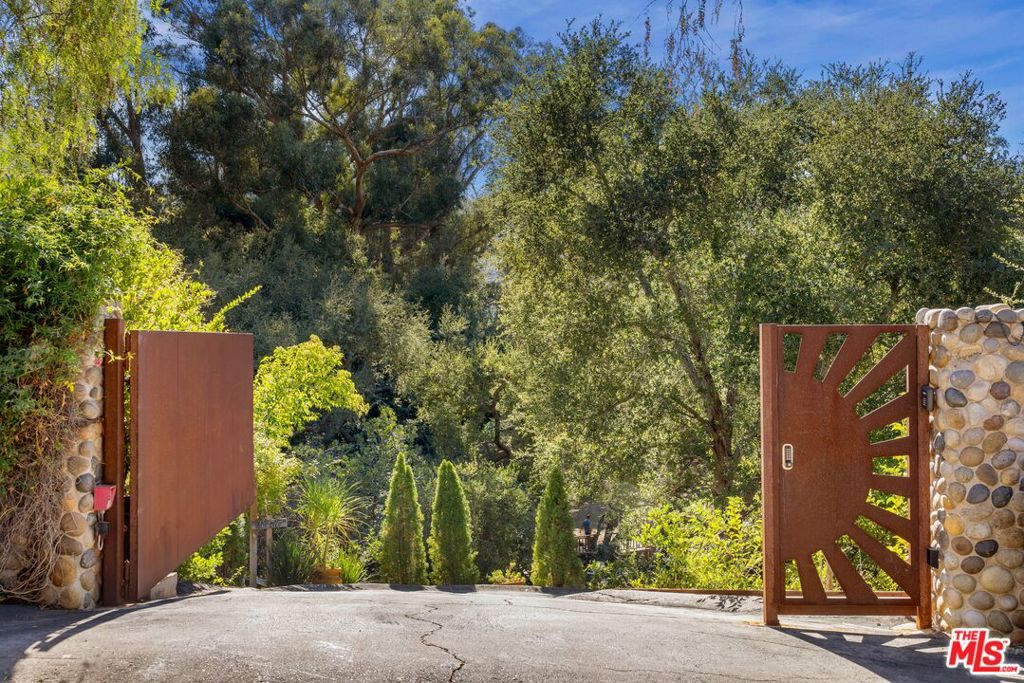 21658 Encina Road Property Photo 40