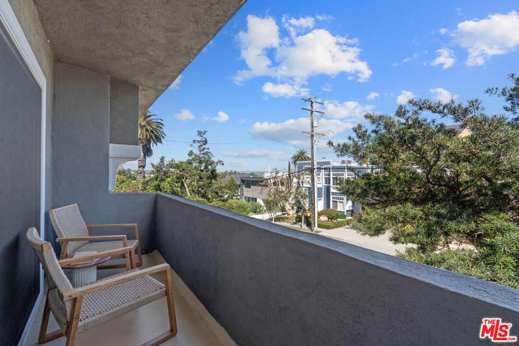 423 Pier Avenue 4 Property Photo 1