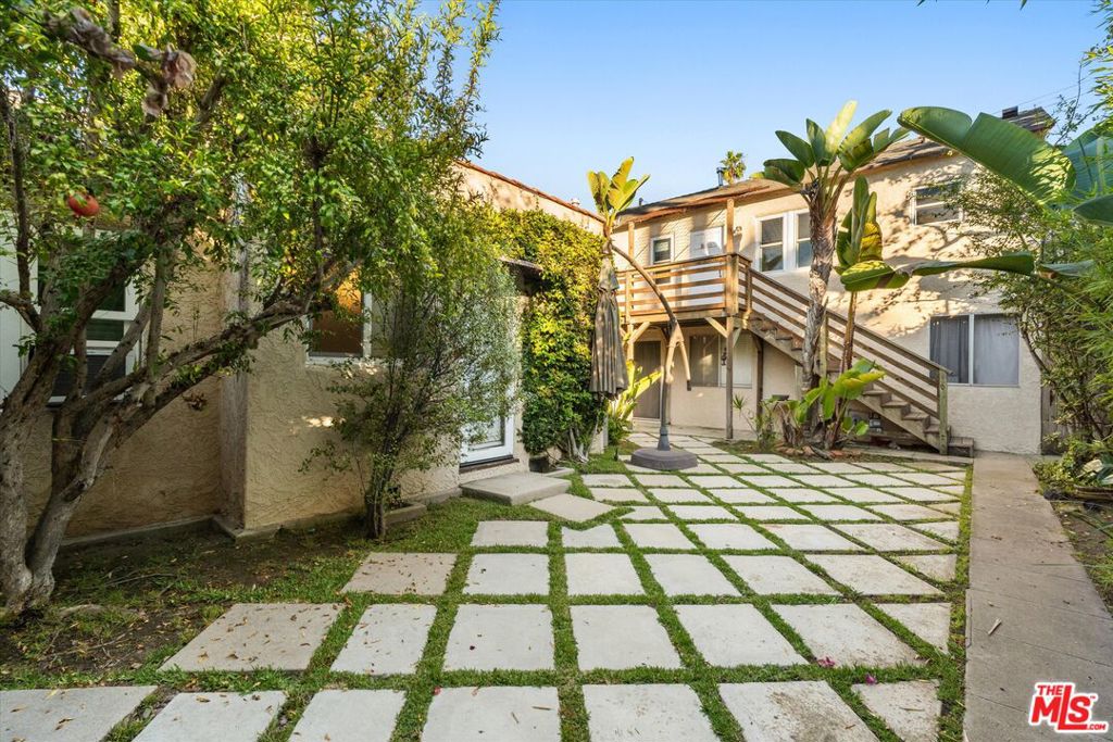 808 Venezia Avenue Property Photo 7