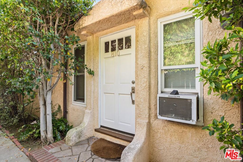 808 Venezia Avenue Property Photo 8