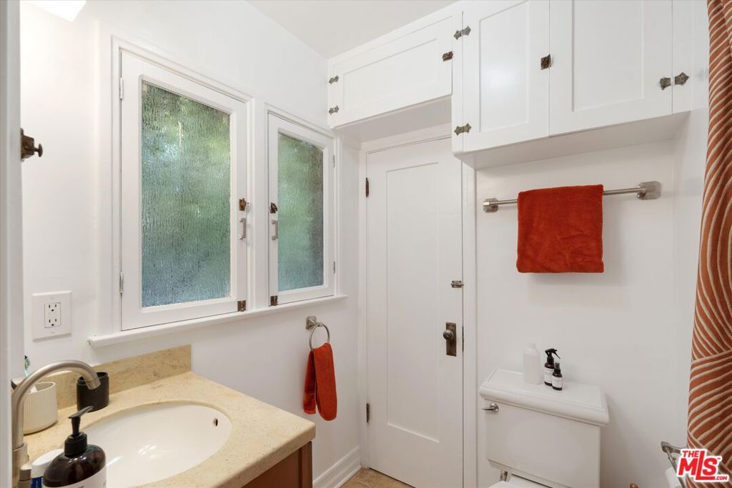 808 Venezia Avenue Property Photo 11