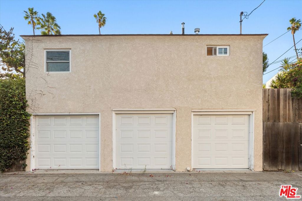 808 Venezia Avenue Property Photo 17