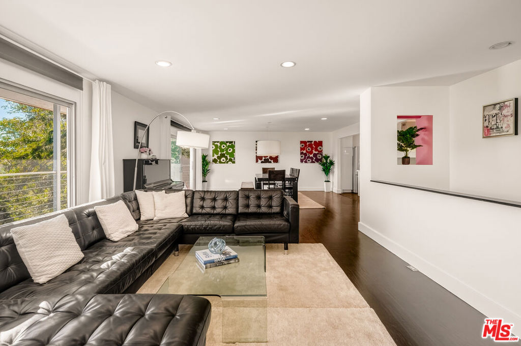 2388 Kimridge Road Property Photo 4