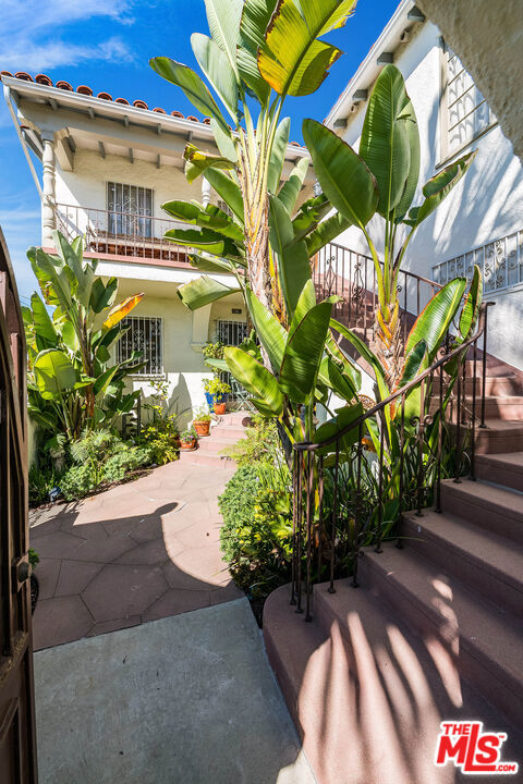 1361 S Tremaine Avenue Property Photo 8
