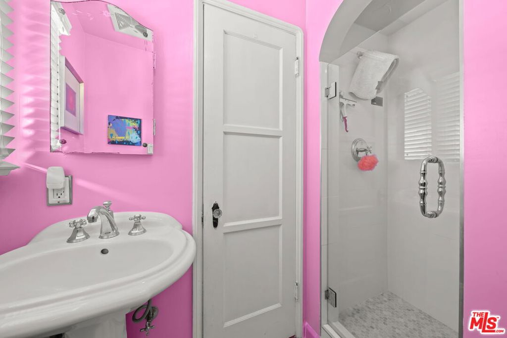 1361 S Tremaine Avenue Property Photo 28