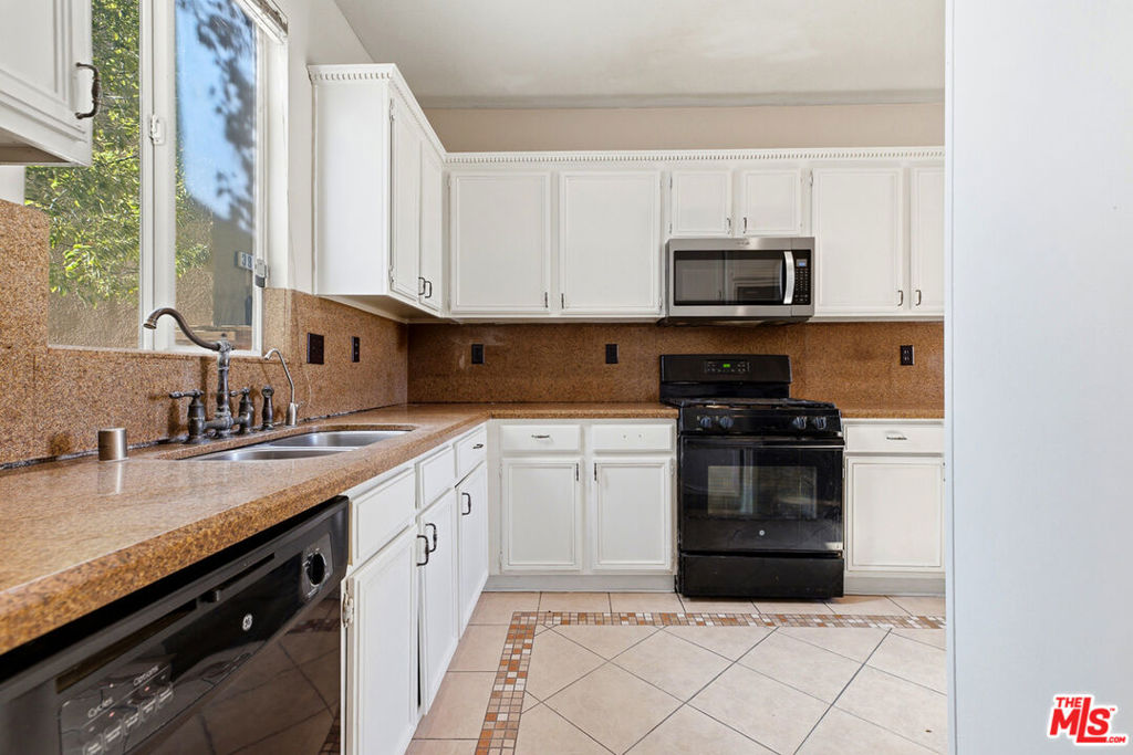 3896 Manquelo Court Property Photo 4