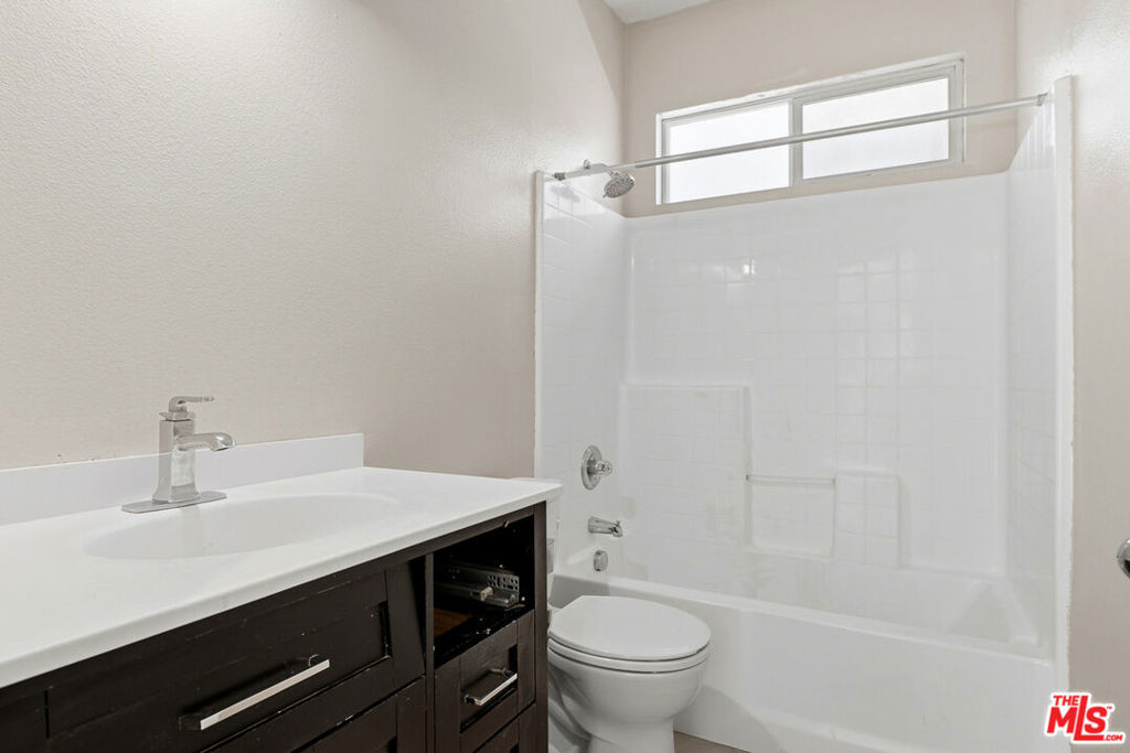 3896 Manquelo Court Property Photo 10