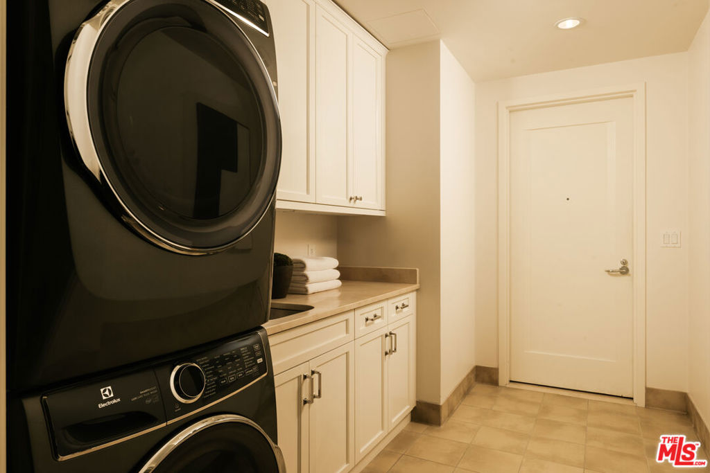 1 W Century Drive 28b Property Photo 23
