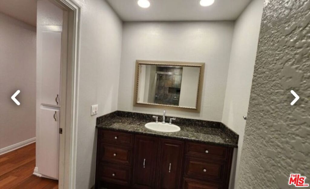 5237 Newcastle Avenue 106 Property Photo 11
