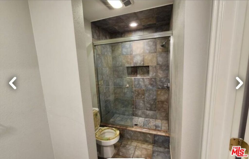 5237 Newcastle Avenue 106 Property Photo 18