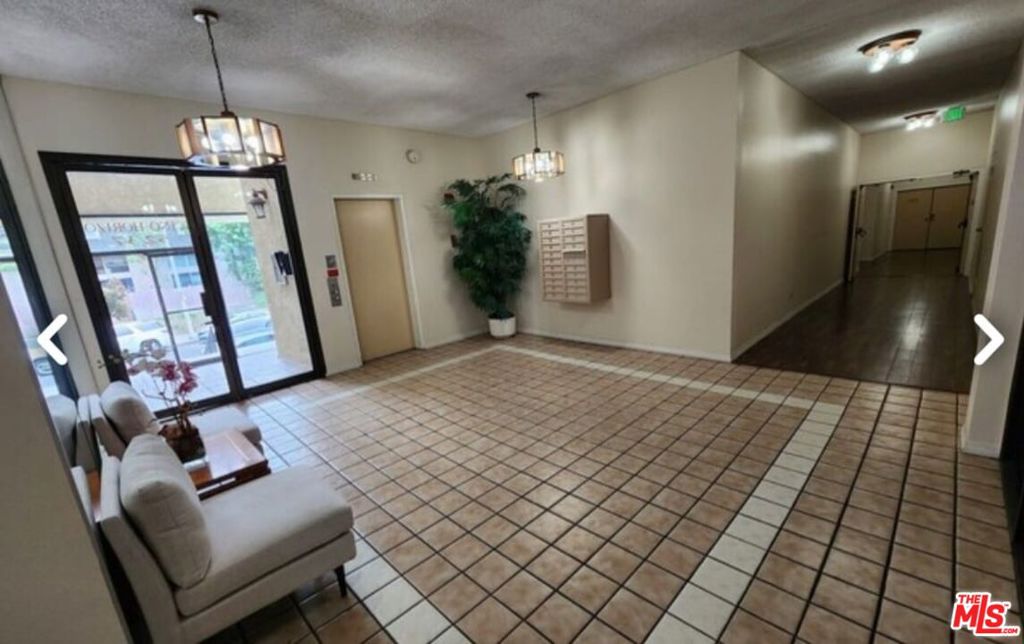 5237 Newcastle Avenue 106 Property Photo 19