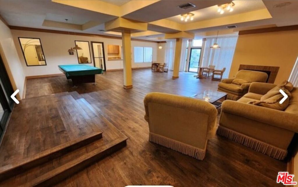 5237 Newcastle Avenue 106 Property Photo 24