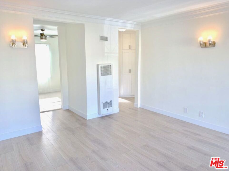 2562 W 11th Street Property Photo 11