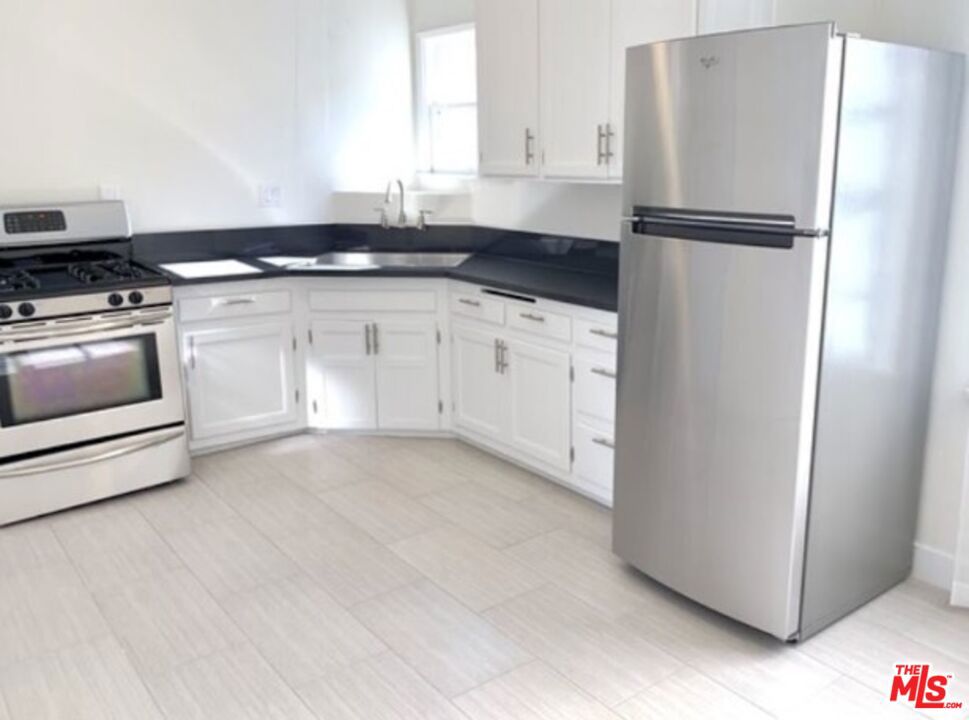 2562 W 11th Street Property Photo 16