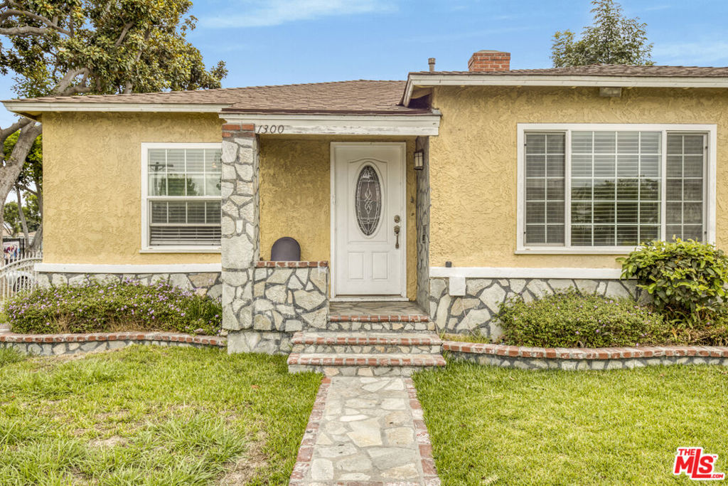1300 S California Avenue Property Photo 1