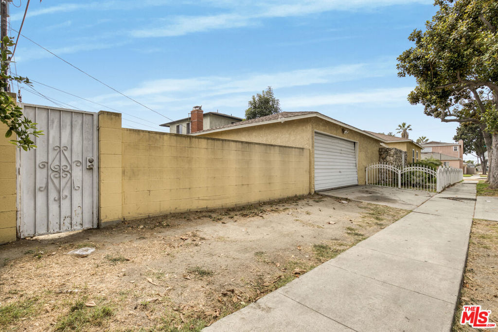 1300 S California Avenue Property Photo 28