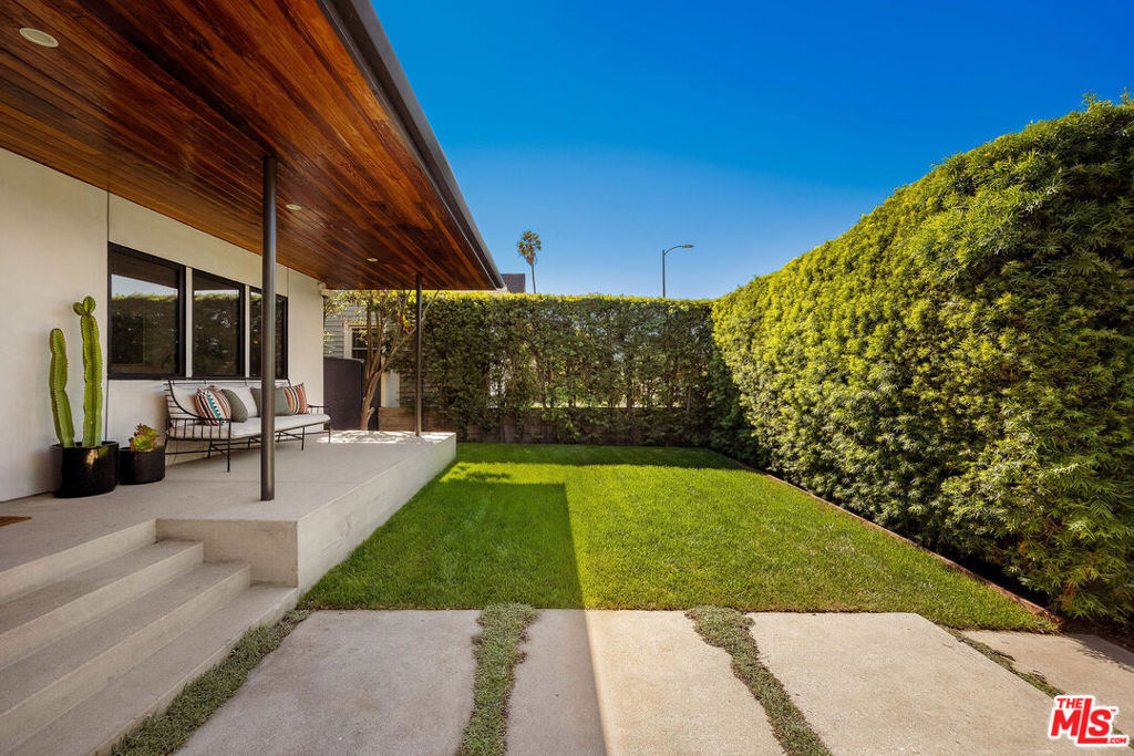 870 Rose Avenue Property Photo 3