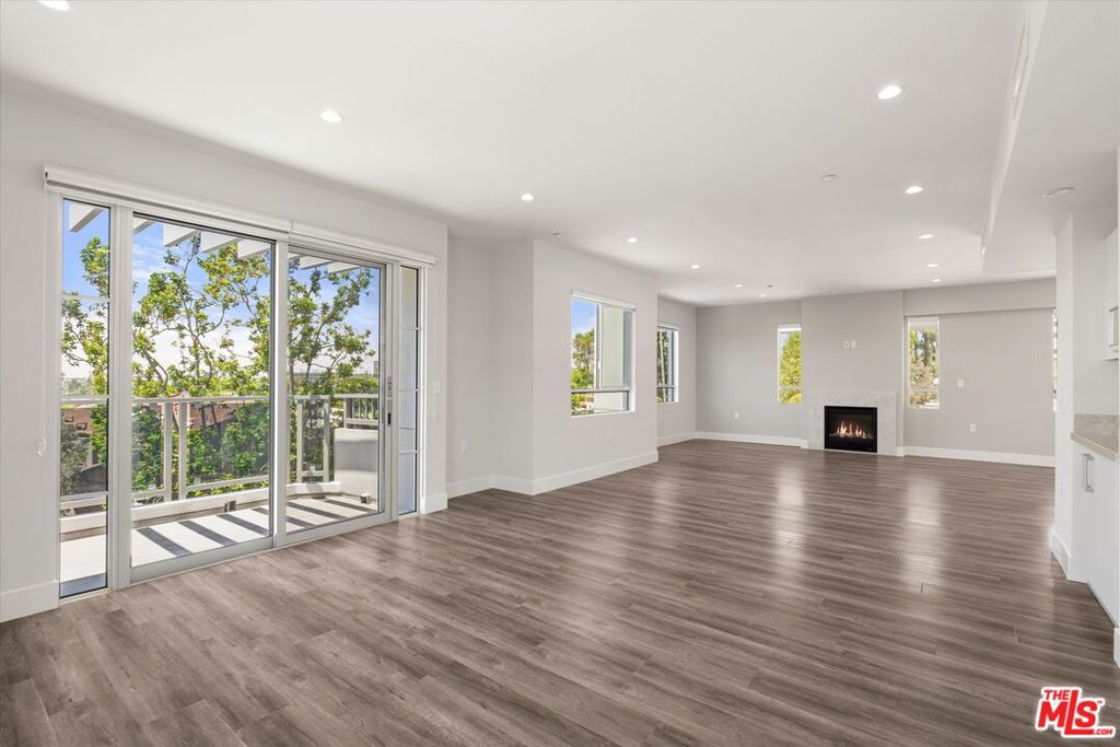 1326 S Centinela Avenue 401 Property Photo 2
