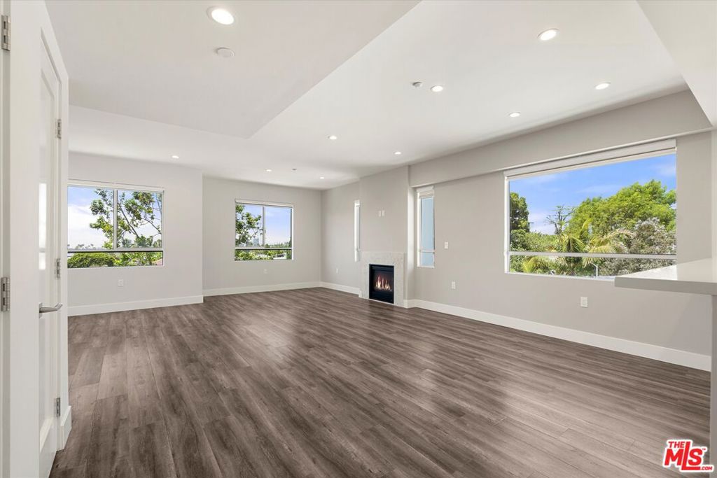 1326 S Centinela Avenue 401 Property Photo 3