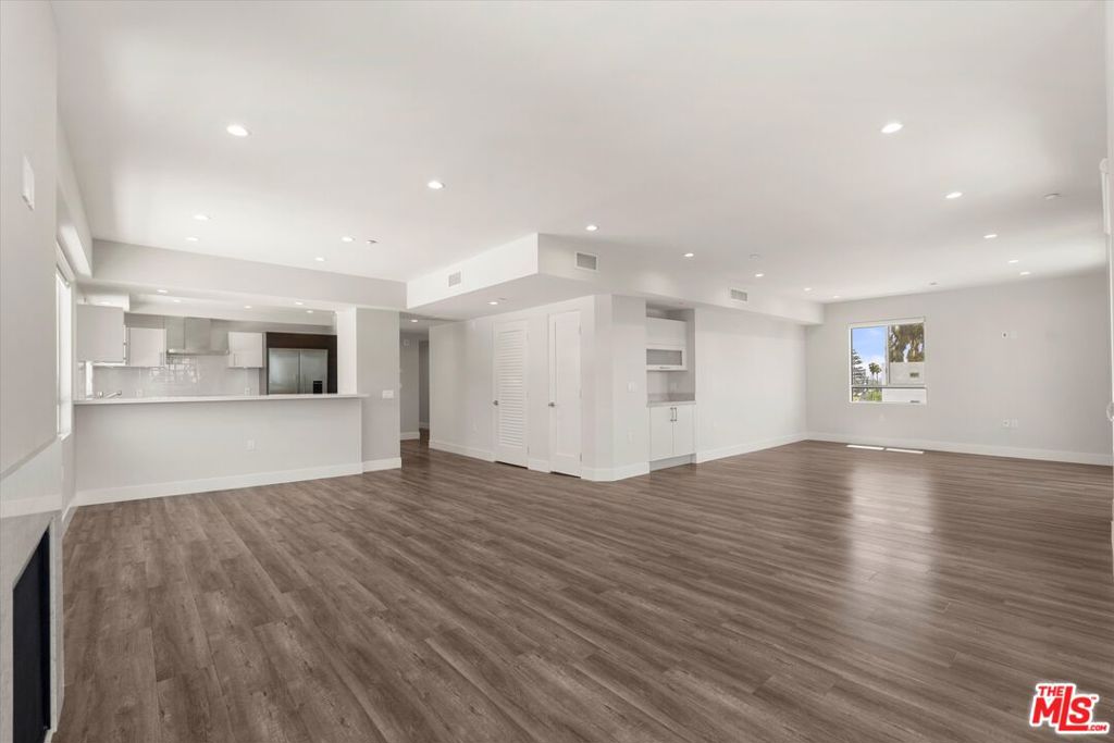 1326 S Centinela Avenue 401 Property Photo 5