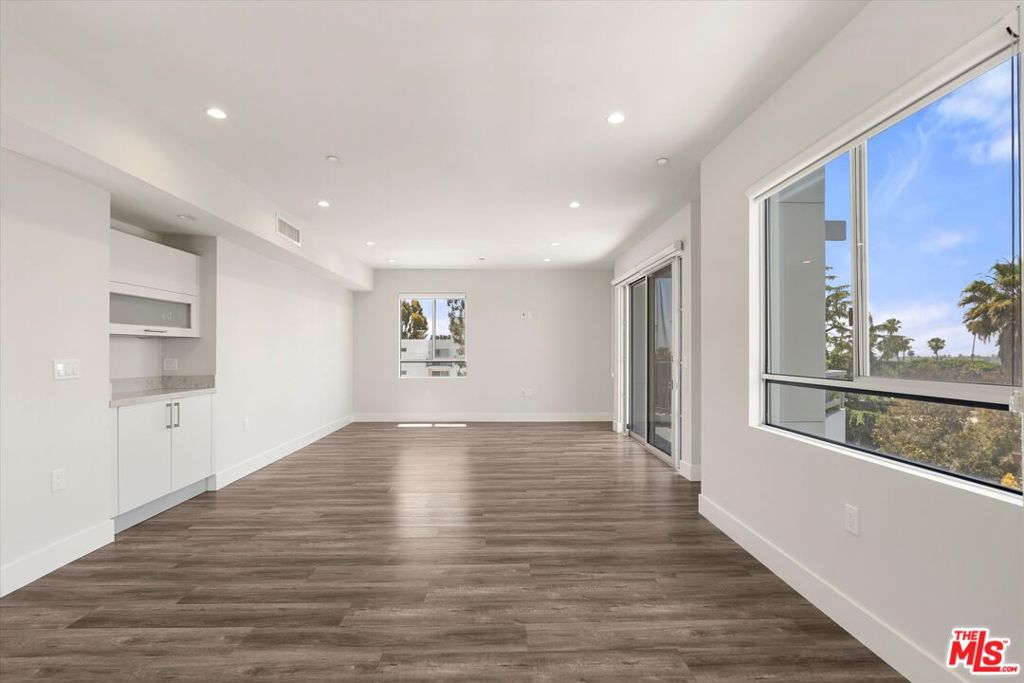 1326 S Centinela Avenue 401 Property Photo 6