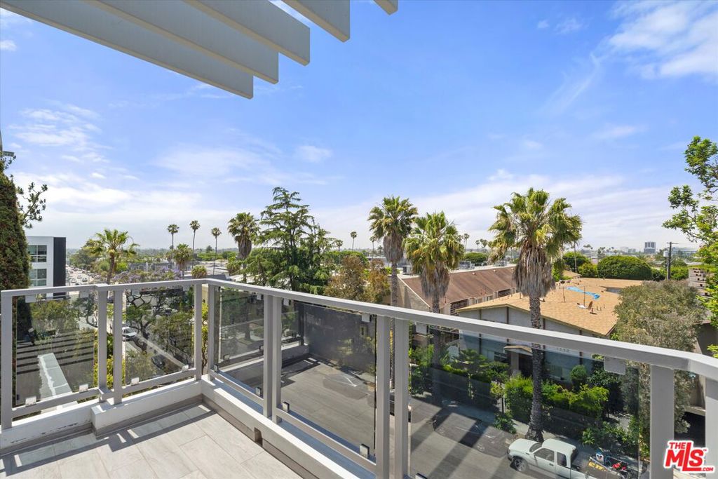 1326 S Centinela Avenue 401 Property Photo 7