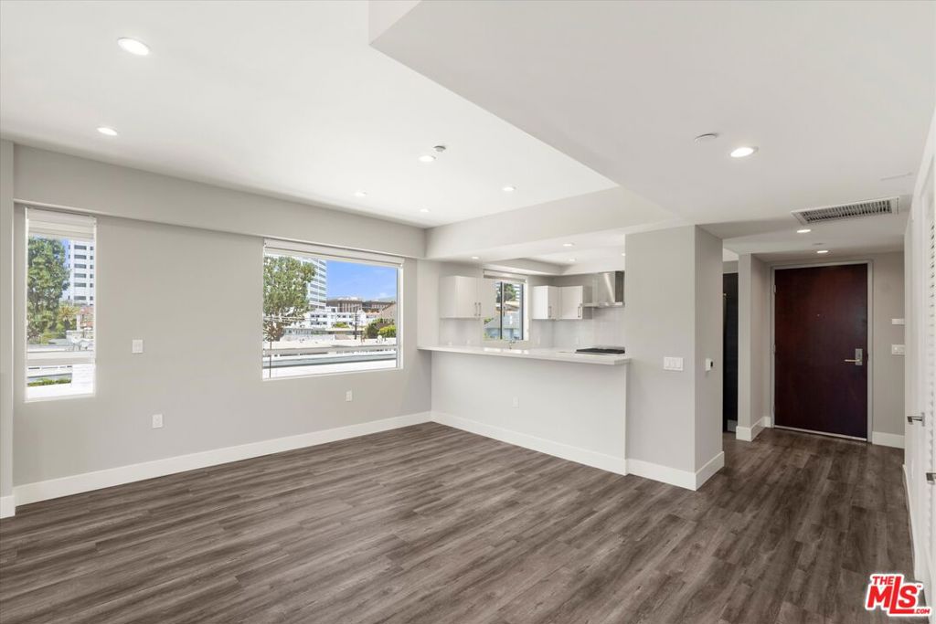 1326 S Centinela Avenue 401 Property Photo 9