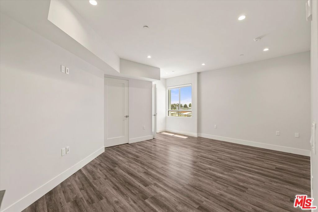 1326 S Centinela Avenue 401 Property Photo 15