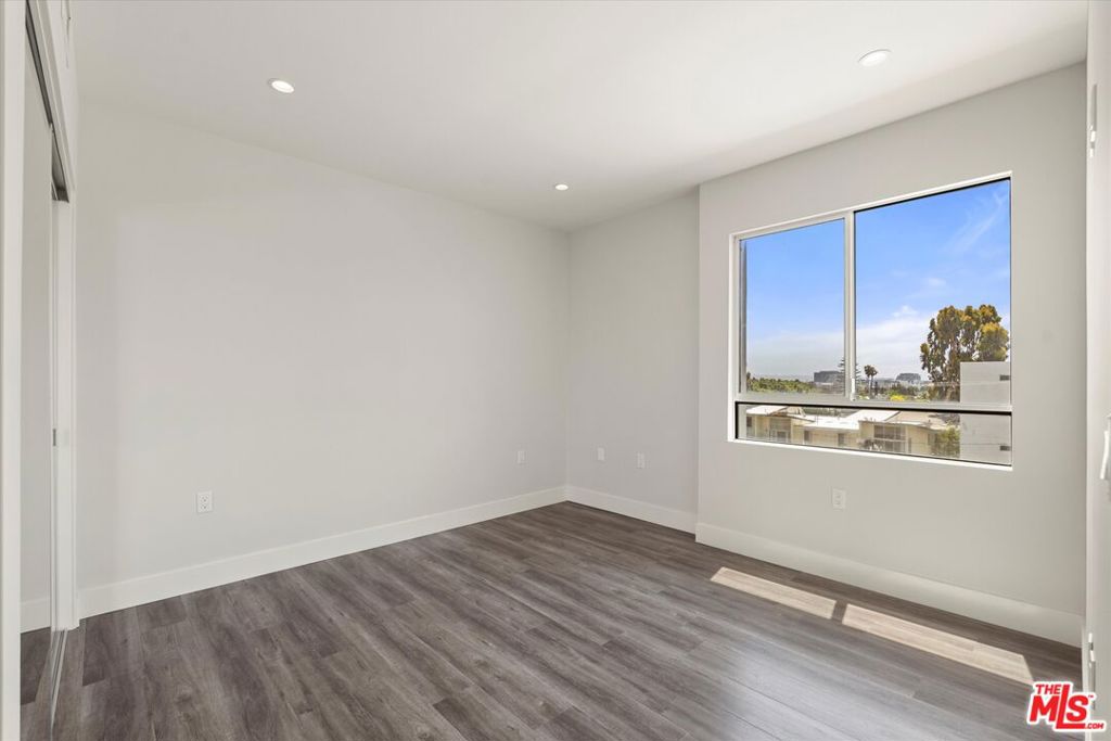 1326 S Centinela Avenue 401 Property Photo 19
