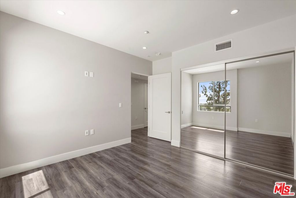 1326 S Centinela Avenue 401 Property Photo 20