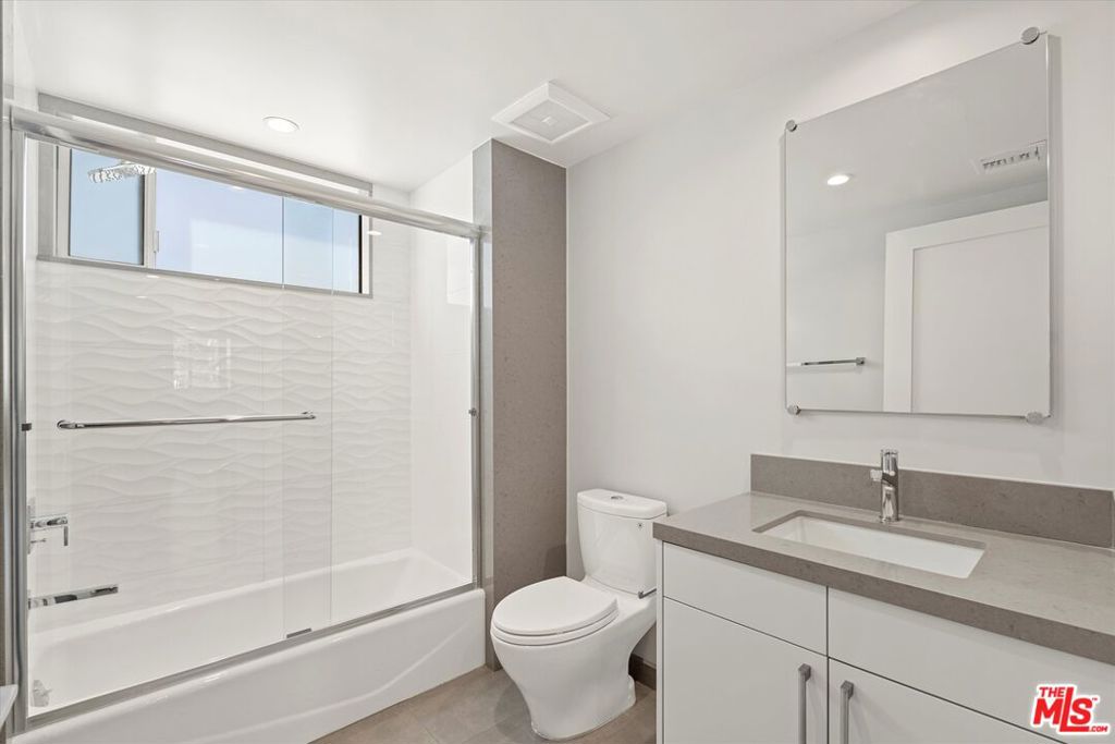 1326 S Centinela Avenue 401 Property Photo 21