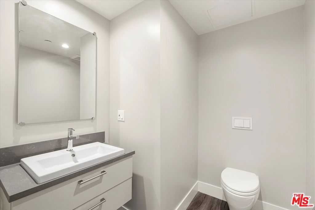 1326 S Centinela Avenue 401 Property Photo 24