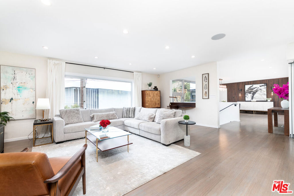 9323 Flicker Way Property Photo 4