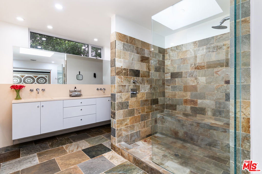 9323 Flicker Way Property Photo 12