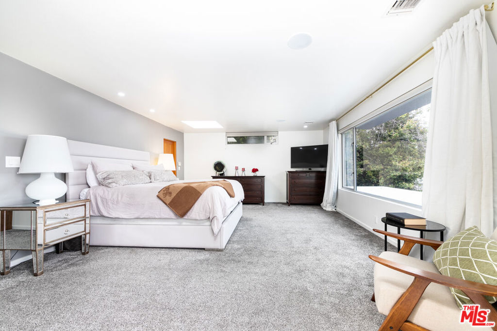 9323 Flicker Way Property Photo 13