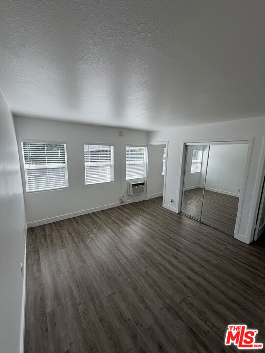 4277 Colbath Avenue Property Photo 2