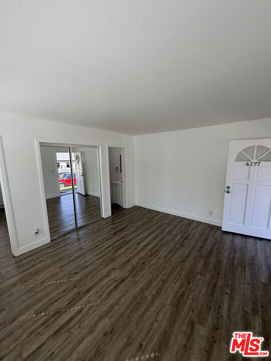 4277 Colbath Avenue Property Photo 6