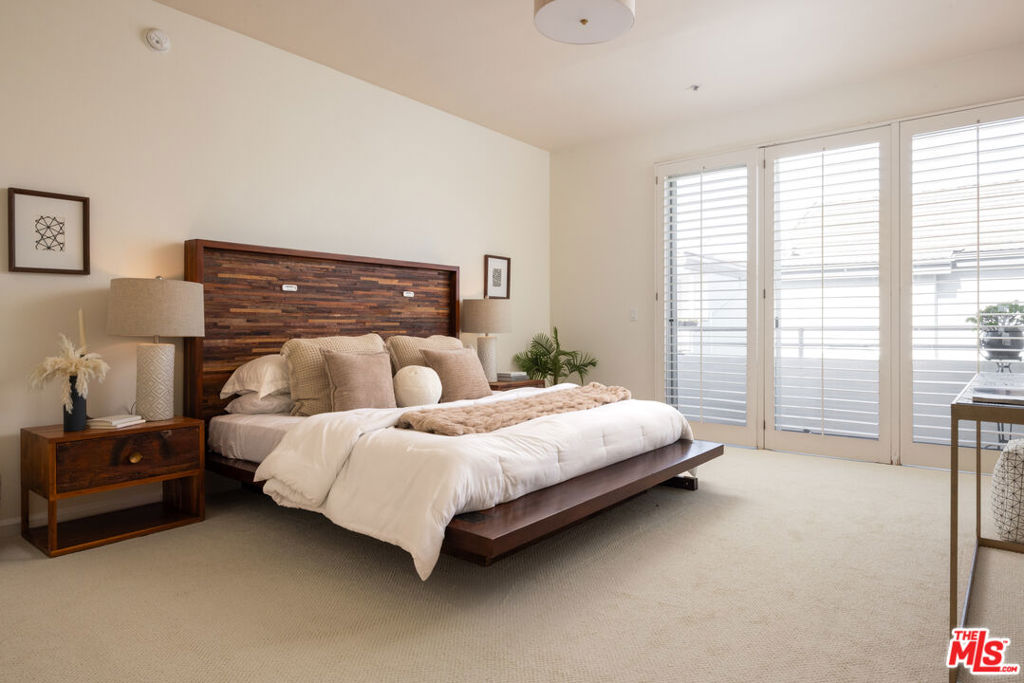 1430 S Bentley Avenue 402 Property Photo 6